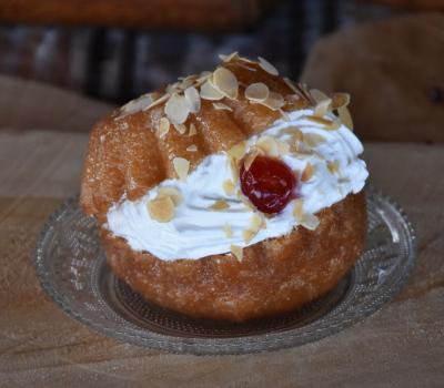 Babas - Atomic Dessert Pastry Wholesale, Desserts Wholesale, Desserts in Pan, Family Desserts, Sirup Desserts, Desserts in Bowl, Atomic Desserts, Pastry, Cakes