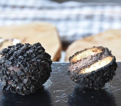 Boule Black - Treats Pastry Wholesale, Desserts Wholesale, Desserts in Pan, Family Desserts, Sirup Desserts, Desserts in Bowl, Atomic Desserts, Pastry, Cakes