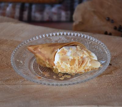 Phyllo Triangle Pastries - Mini Desserts Pastry Wholesale, Desserts Wholesale, Desserts in Pan, Family Desserts, Sirup Desserts, Desserts in Bowl, Atomic Desserts, Pastry, Cakes